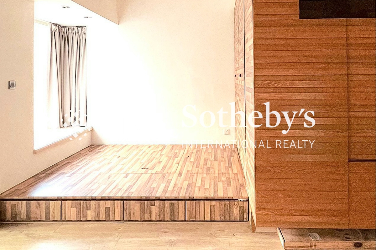 La Place De Victoria 慧雲峯 | Built-in Wardrobe in Bedroom and cabinets for storage  