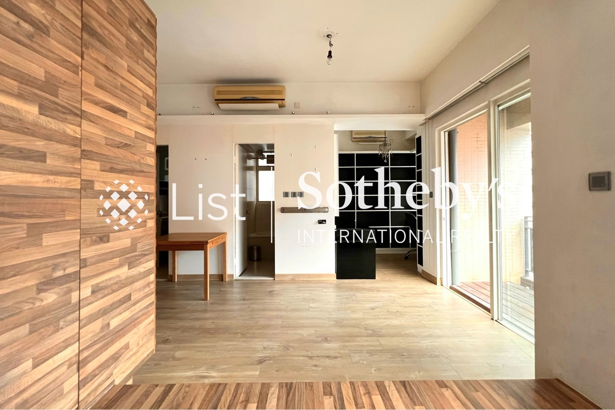 La Place De Victoria 慧雲峯 | Living and Dining Room