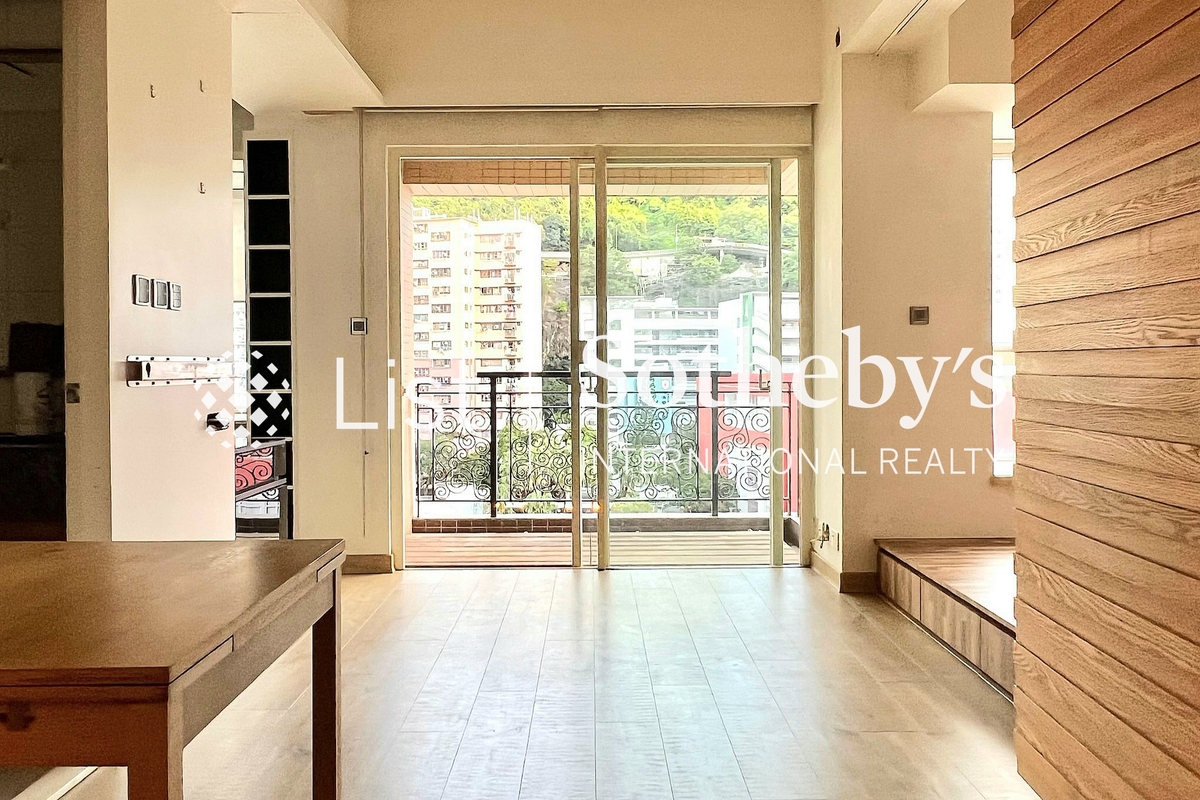 La Place De Victoria 慧雲峯 | Balcony off Living and Dining Room