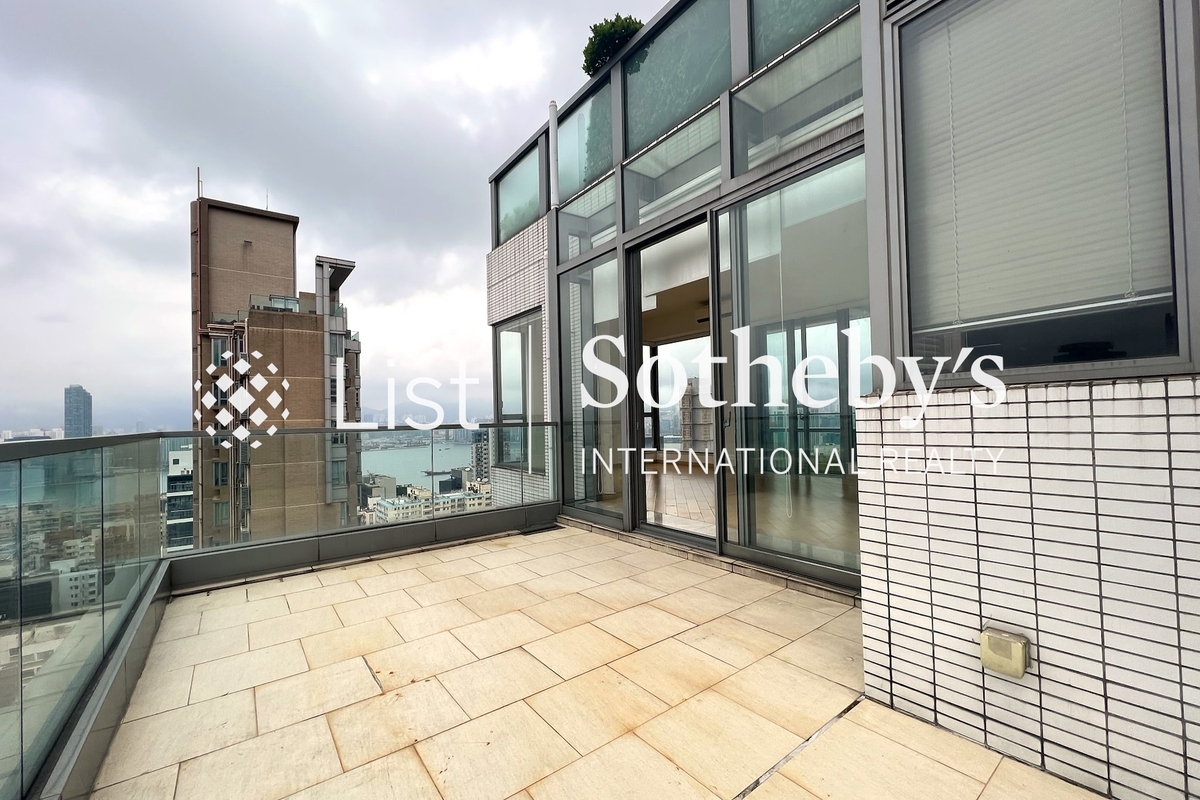 Lime Habitat 形品 | Private Terrace off Living and Dining Room