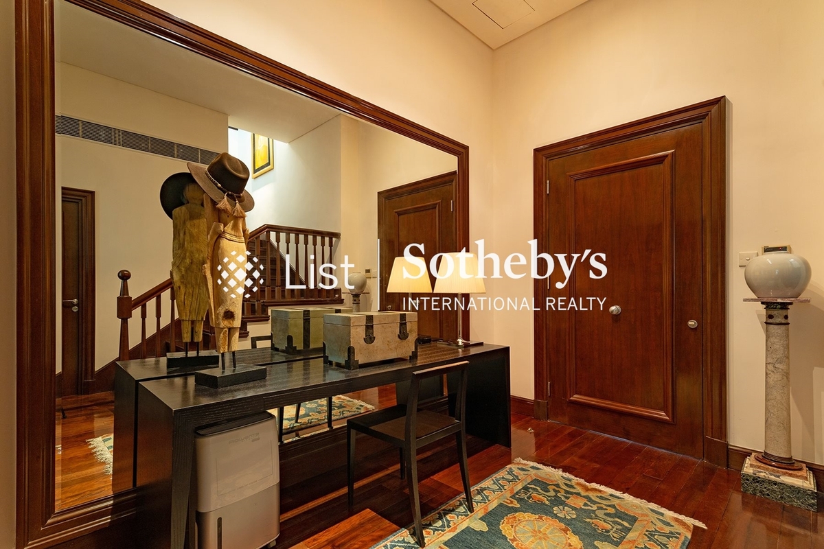 No. 56 Peak Road 山頂道56號 | Foyer