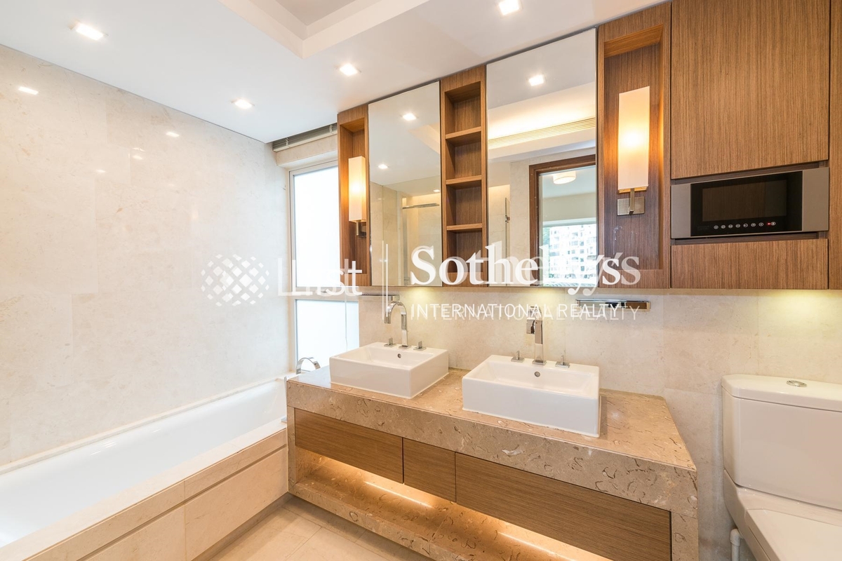 The Altitude 紀雲峰 | Master Bathroom