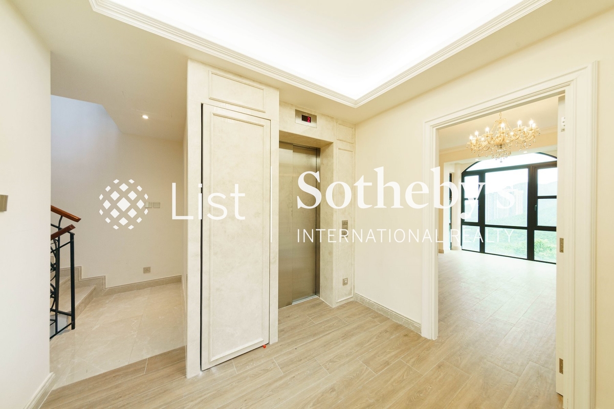 Villa Rosa 玫瑰園 | 2/F LIft lobby