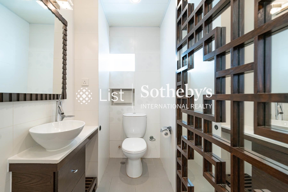 Catalina Mansions 嘉年大廈 | Guest Powder Room