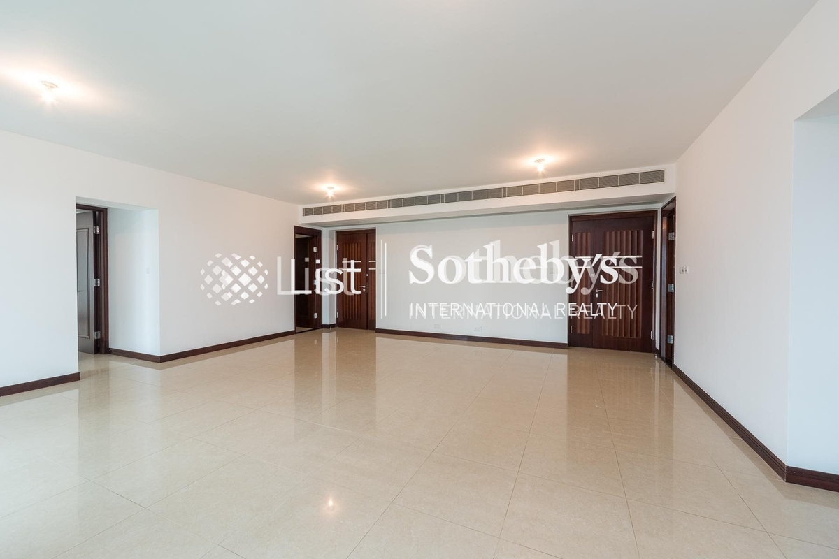 The Legend 名門 | Living and Dining Room