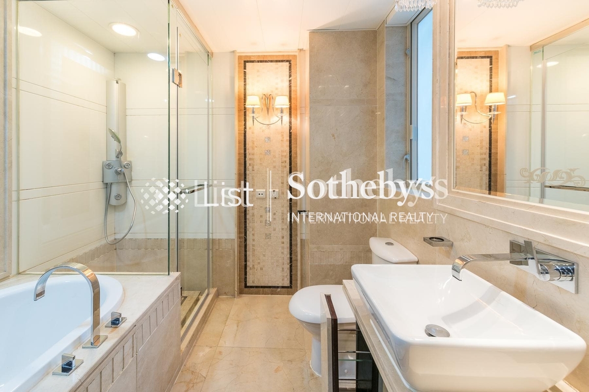 The Legend 名門 | Master Bathroom