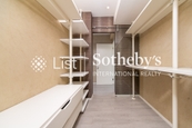 Greenland Court 恒翠園 | Walk-in Closet in Master Bedroom 