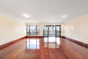 Grenville House 嘉慧園 | Living Room