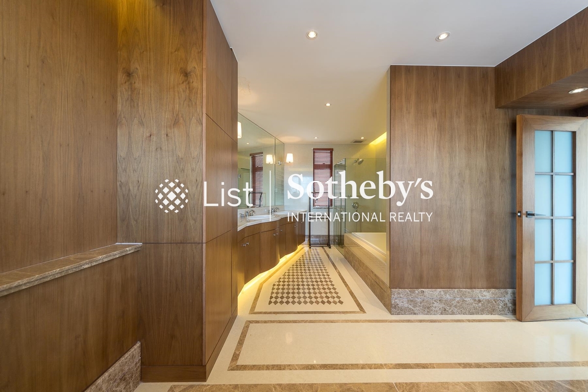 Grenville House 嘉慧園 | Master Bathroom