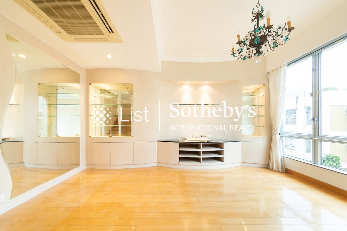 The Hazelton 榛園 | Living Room