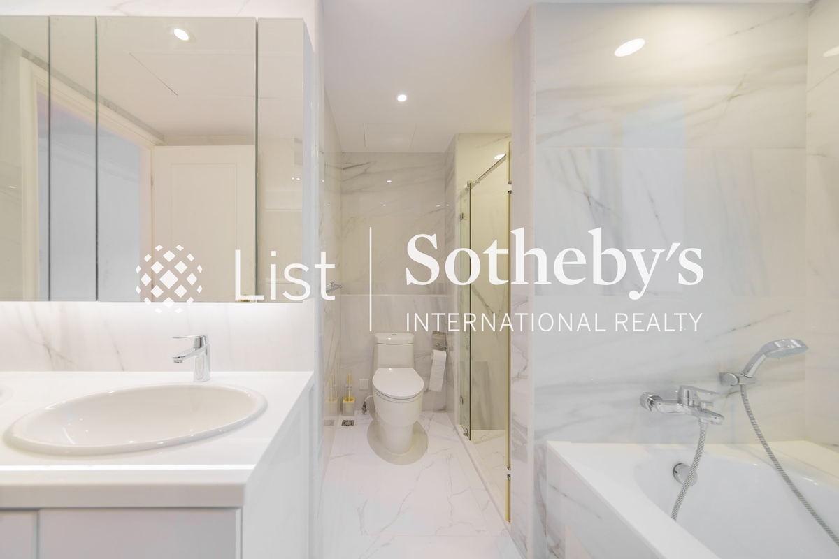 Century Tower 世紀大廈 | Master Bathroom