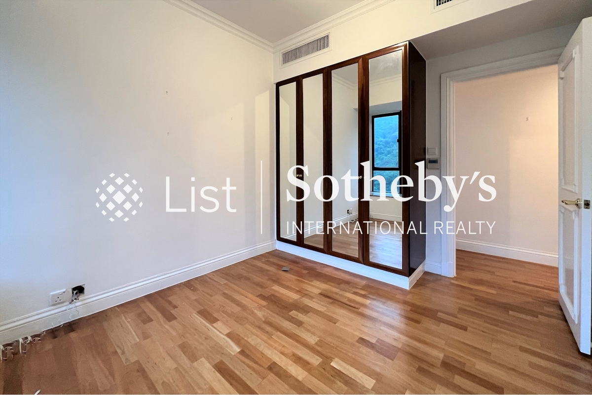 Aigburth 譽皇居 | Built-in Wardrobe in Second Bedroom 