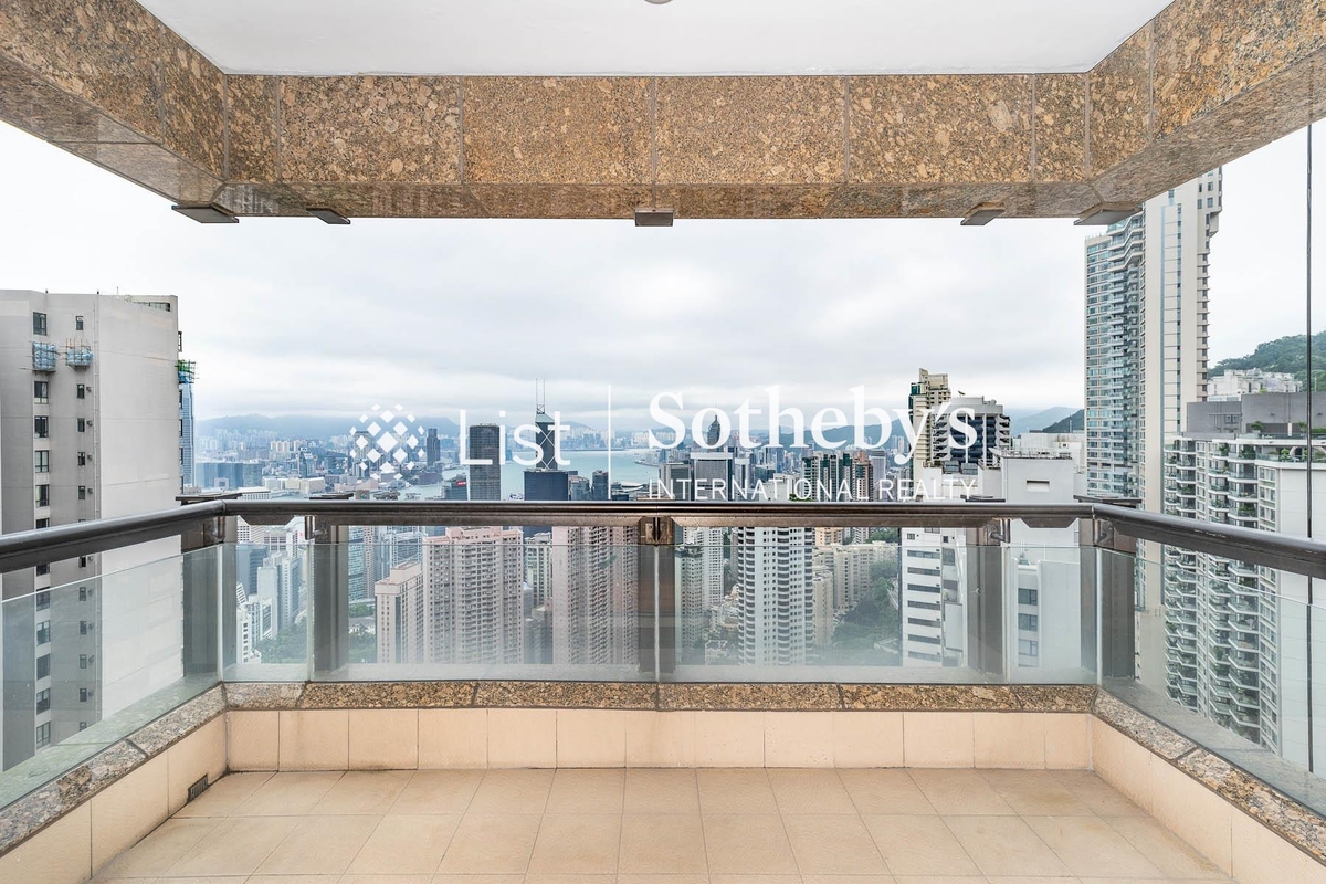 Aigburth 譽皇居 | Balcony off Living and Dining Room