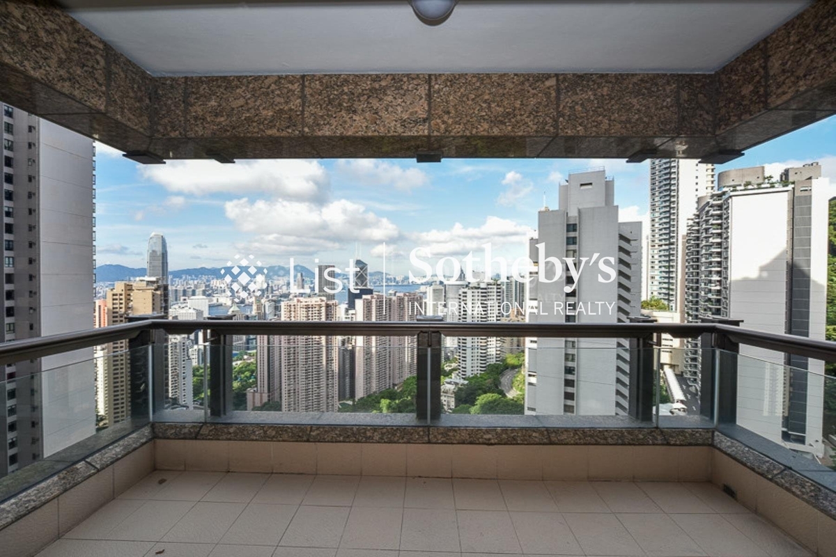 Aigburth 譽皇居 | Balcony off Living and Dining Room