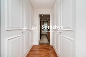 Aigburth 譽皇居 | Walk-in Closet in Master Bedroom