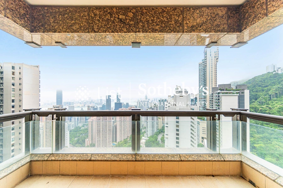 Aigburth 譽皇居 | Balcony off Living and Dining Room