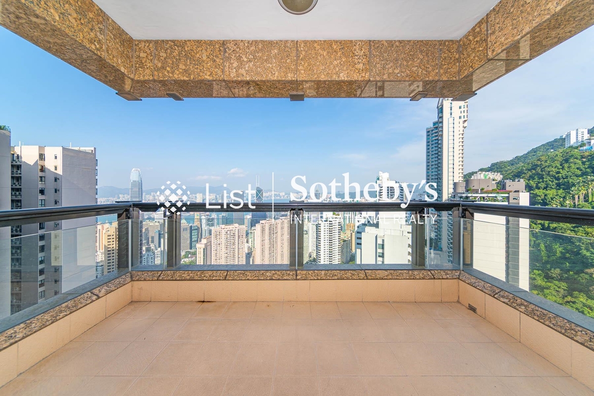 Aigburth 譽皇居 | Balcony off Living and Dining Room