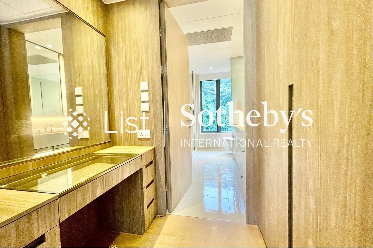 Branksome Grande Branksome Grande | Dressing Area in Master Bedroom 