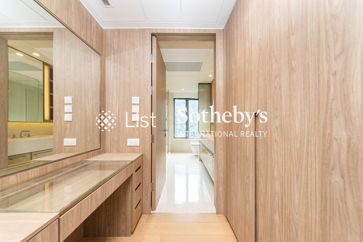 Branksome Grande Branksome Grande | Walk-in Closet in Master Bedroom 