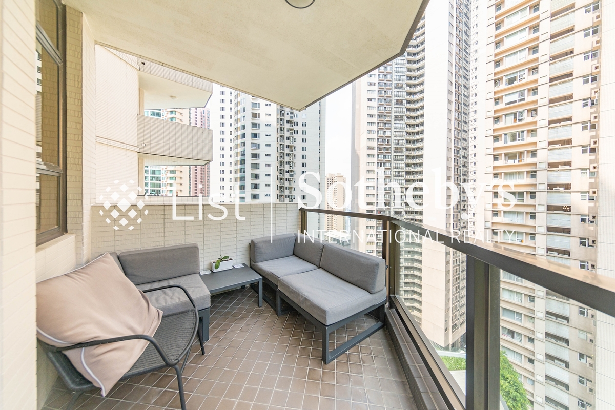 Tregunter 地利根德閣 | Balcony off Living and Dining Room