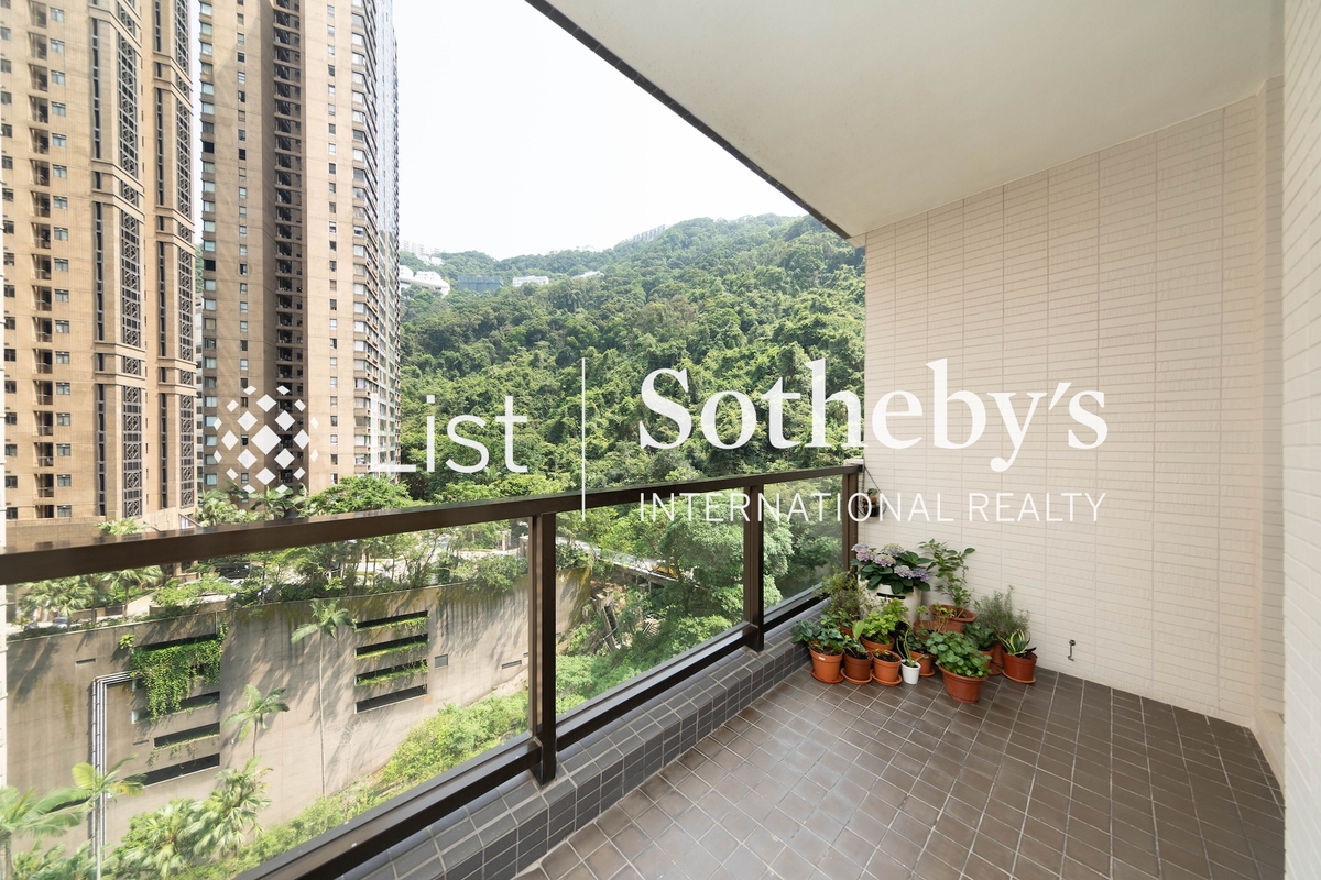 Tregunter 地利根德閣 | Balcony off Living and Dining Room