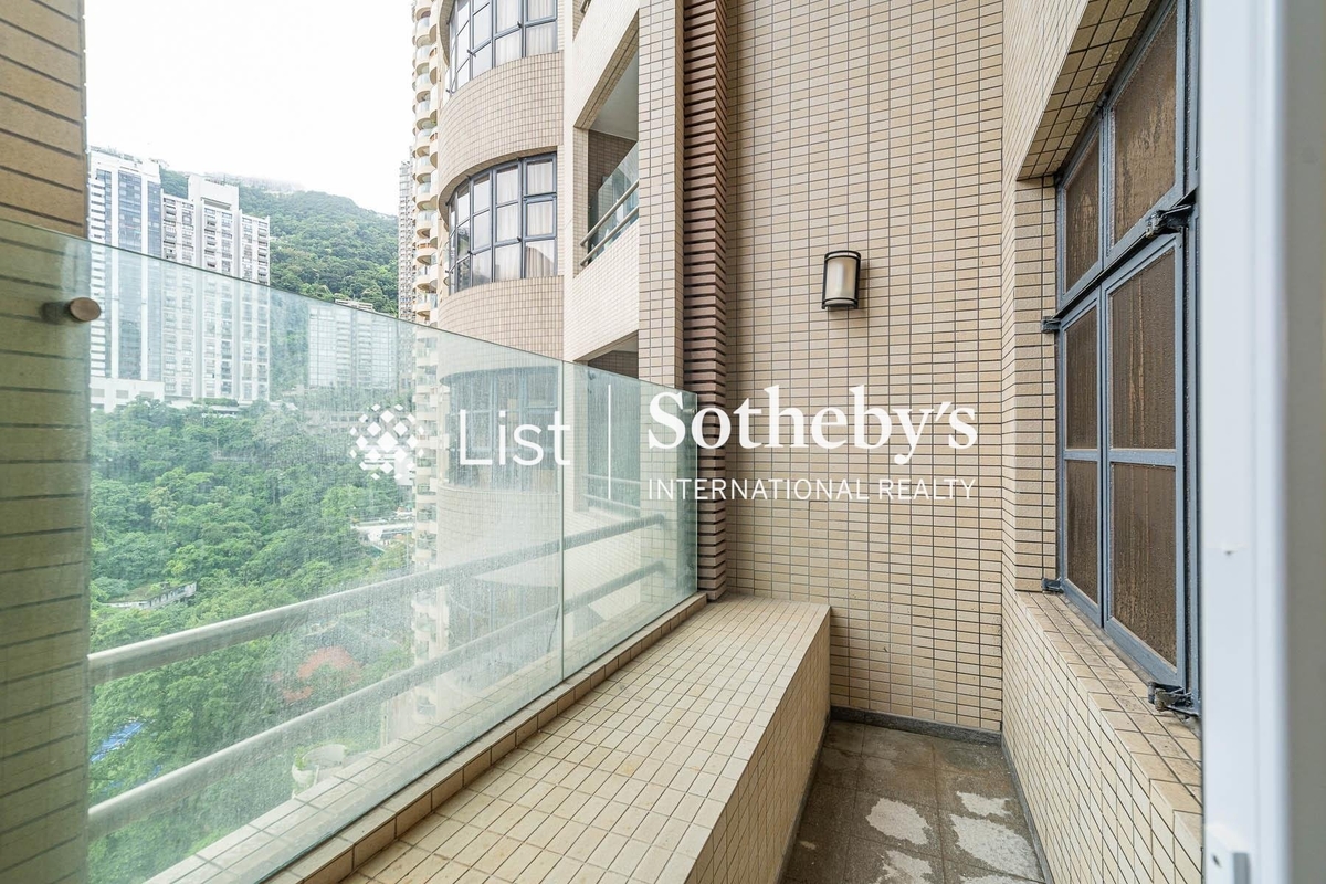 Garden Terrace 花園台 | Balcony off Living Area