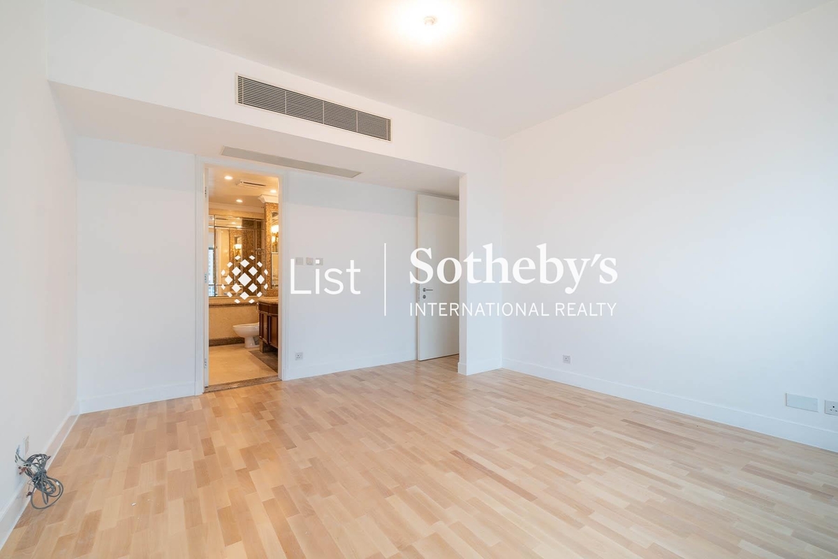 Branksome Crest Branksome Crest | Master Bedroom