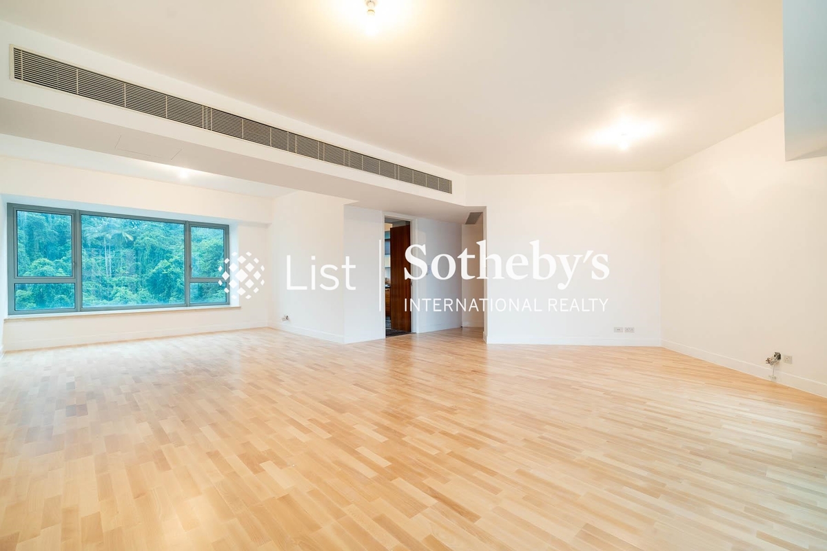 Branksome Crest Branksome Crest | Living and Dining Room