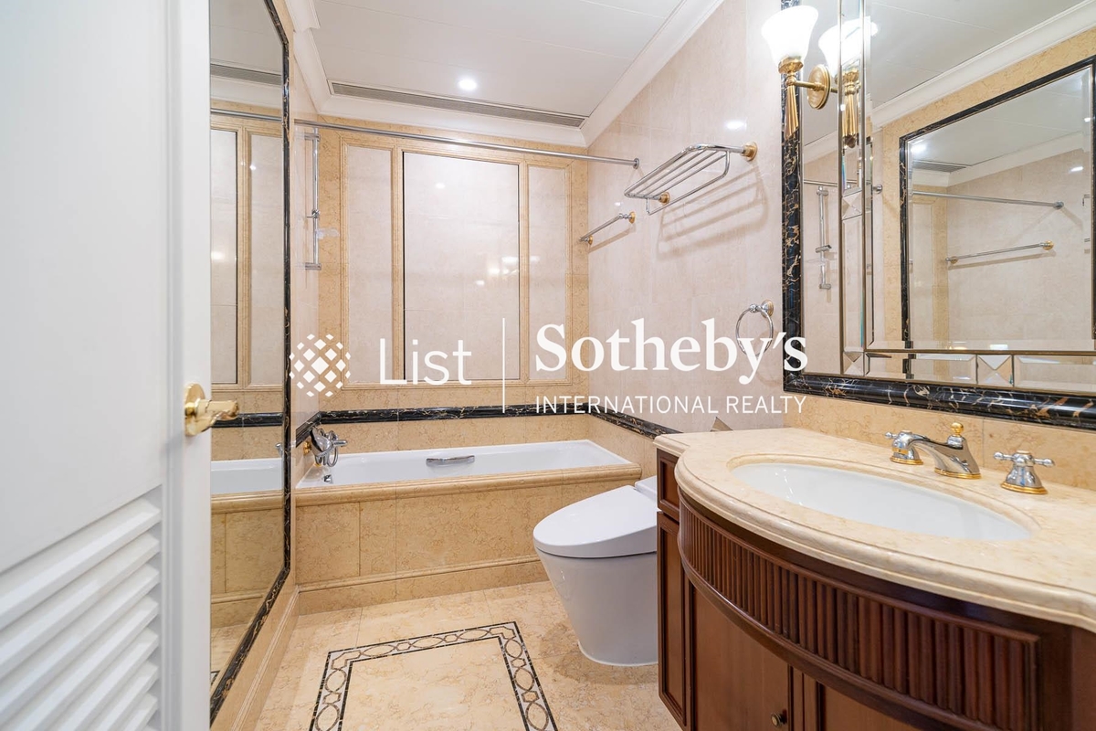 Branksome Crest Branksome Crest | Guest Bathroom