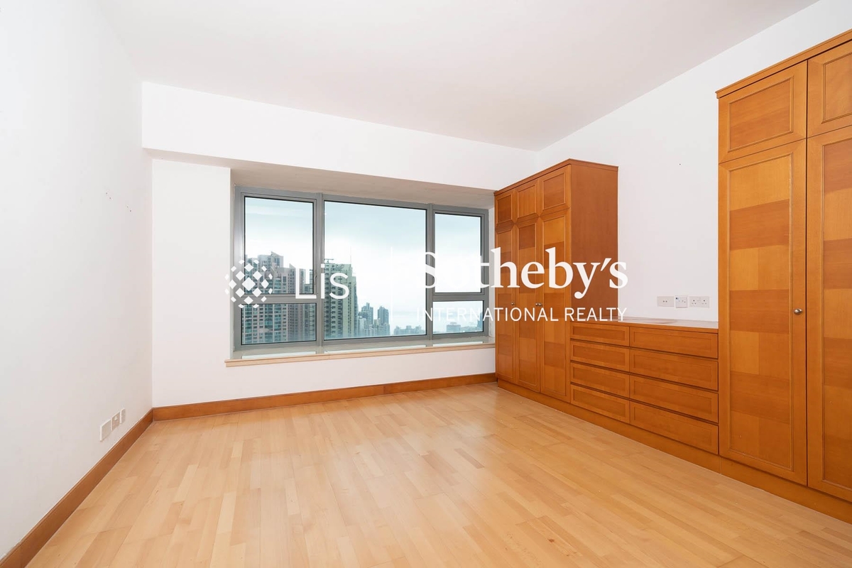 Branksome Crest Branksome Crest | Master Bedroom