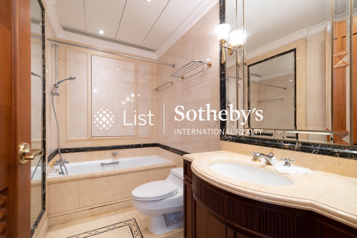 Branksome Crest Branksome Crest | Guest Bathroom