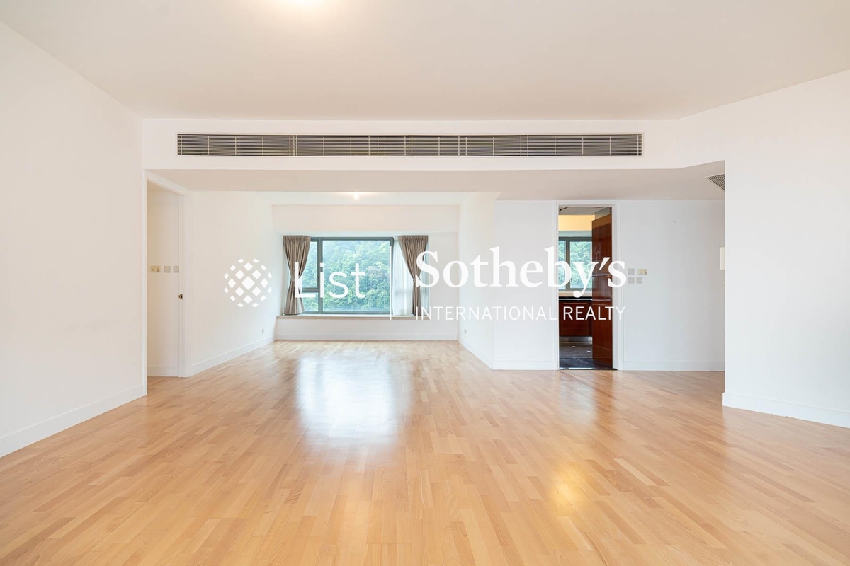 Branksome Crest Branksome Crest | Living and Dining Room