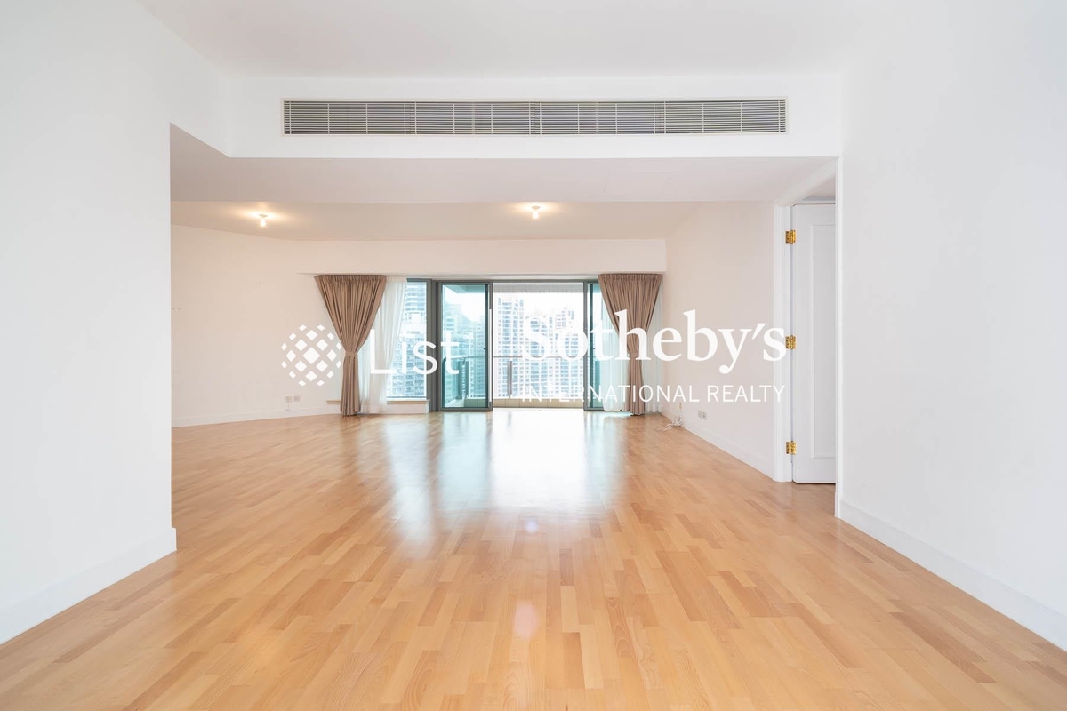 Branksome Crest Branksome Crest | Living and Dining Room