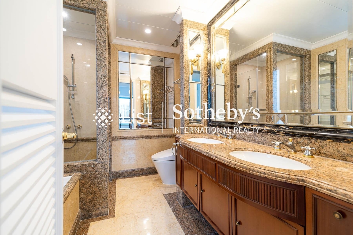 Branksome Crest Branksome Crest | Master Bathroom