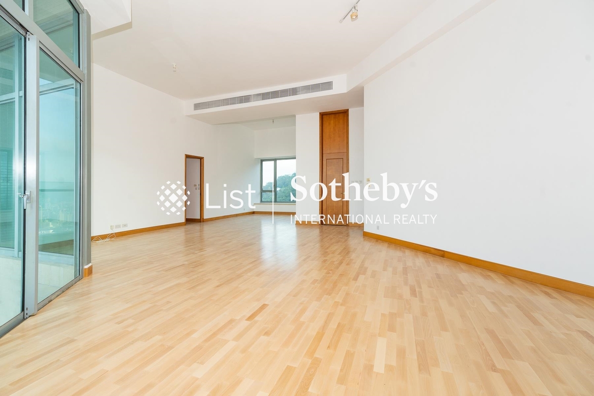 Branksome Crest Branksome Crest | Living and Dining Room