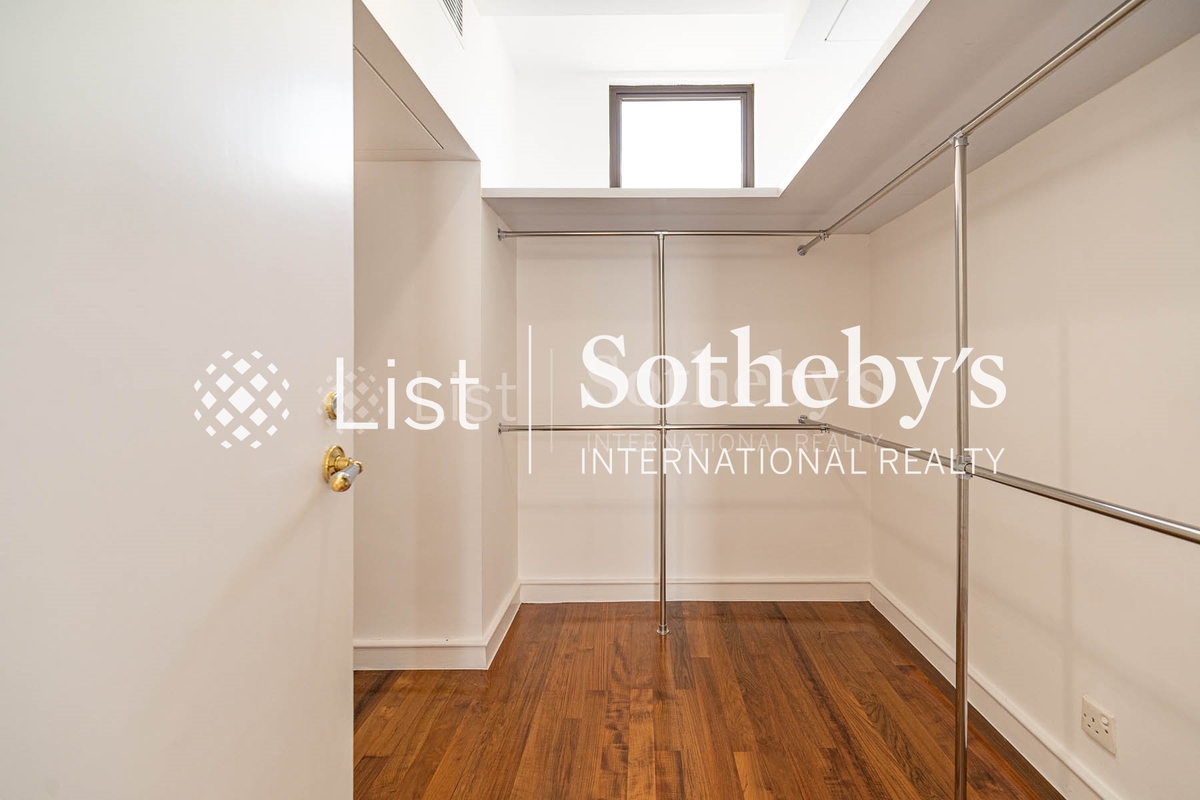 No. 61-63 Deep Water Bay Road 深水灣道61-63號 | Walk-in Closet in Master Bedroom 
