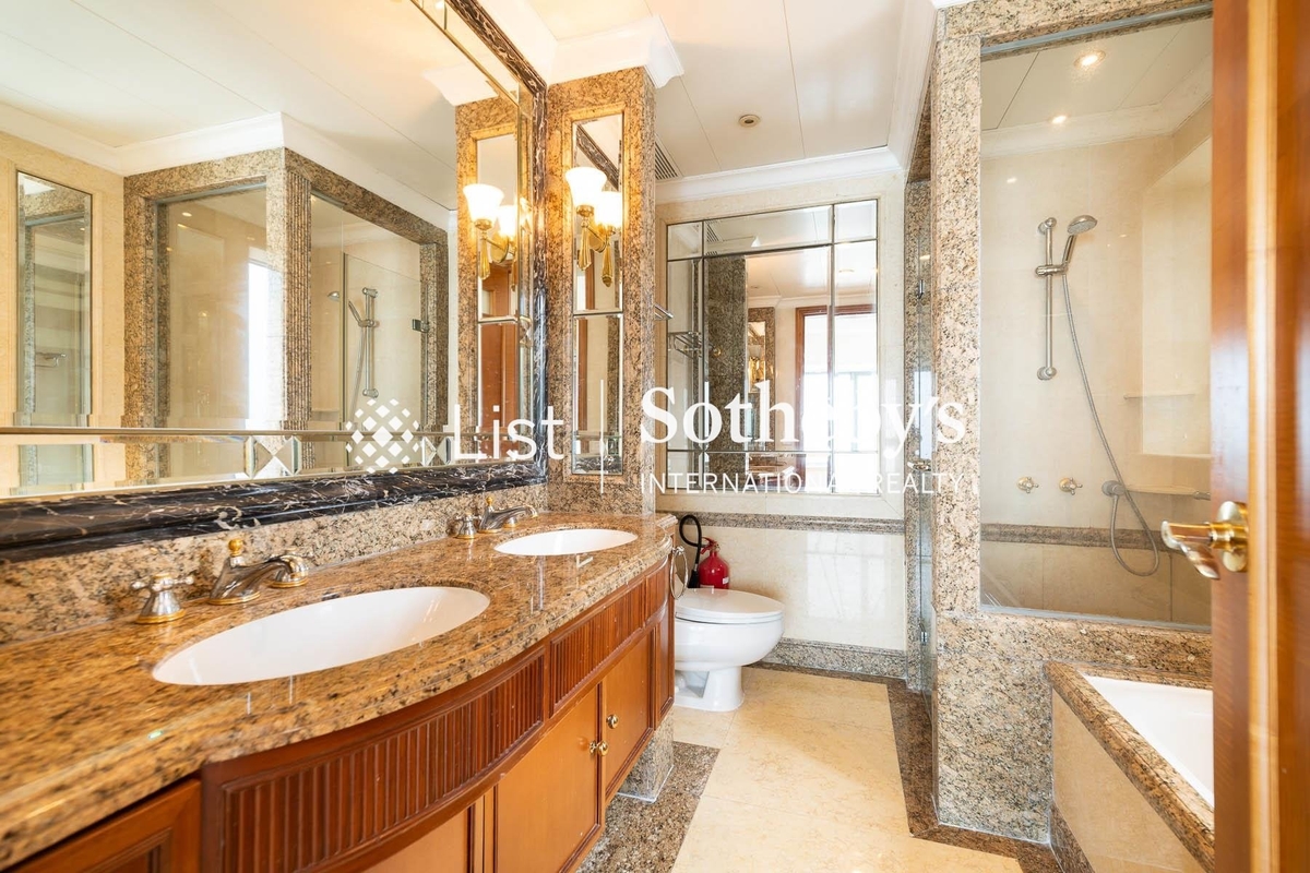 Branksome Crest Branksome Crest | Master Bathroom