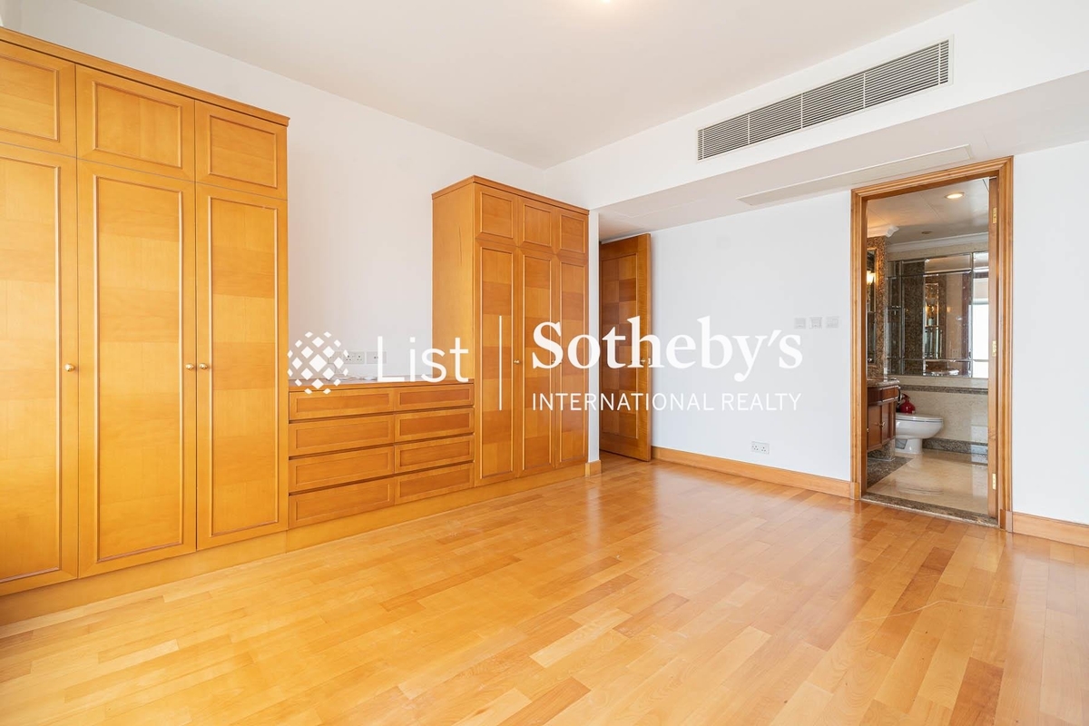 Branksome Crest Branksome Crest | Master Bedroom