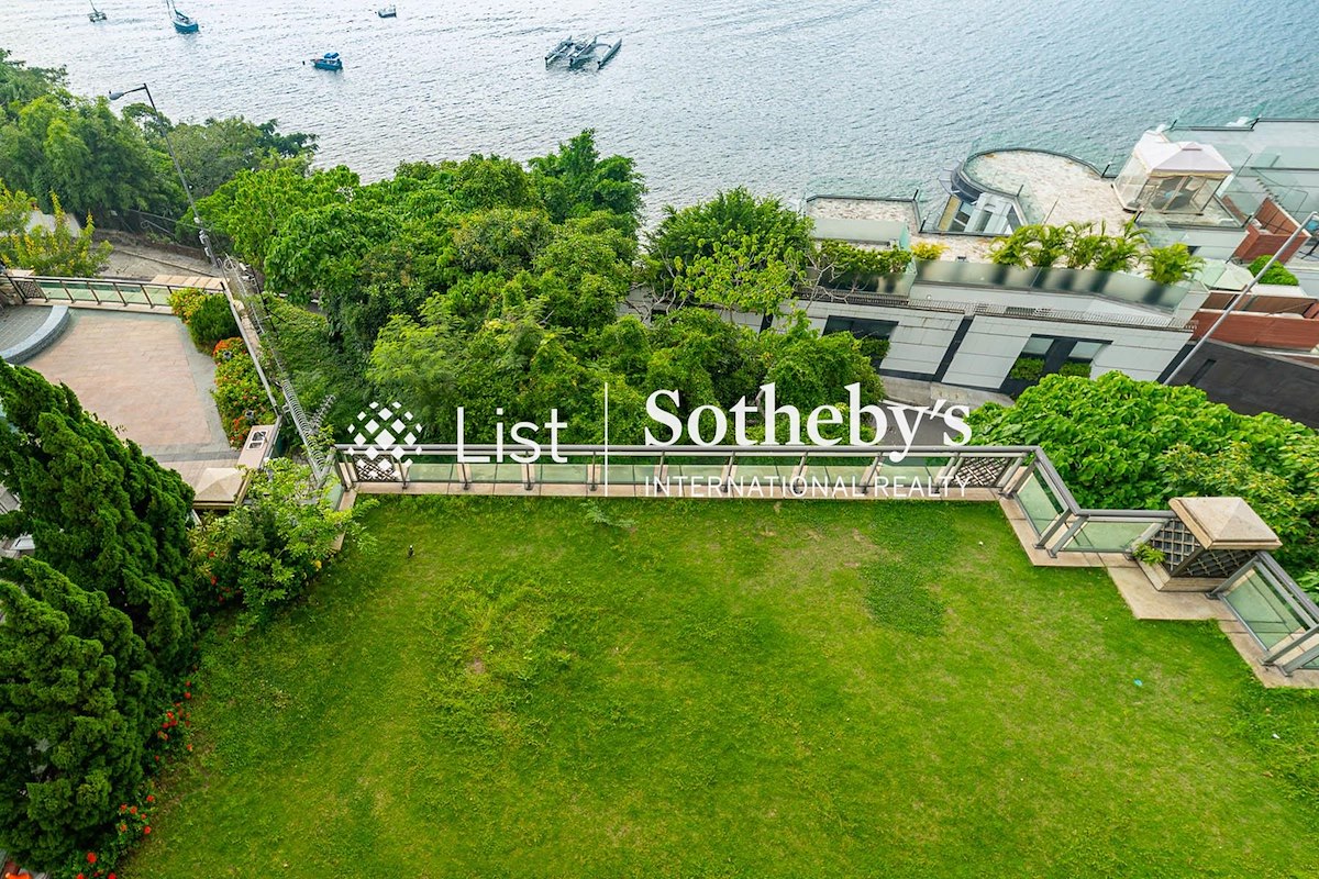 33 Island Road 香島道33號 | Private Garden off Living and Dining Room