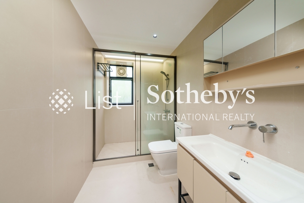 The Mayfair The Mayfair | Third Bathrooj