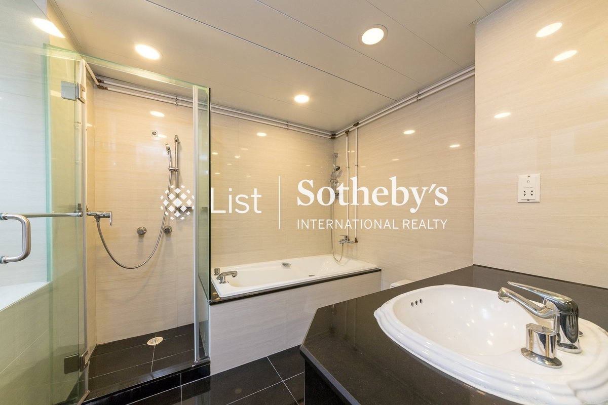 Tregunter 地利根德閣 | Master Bathroom