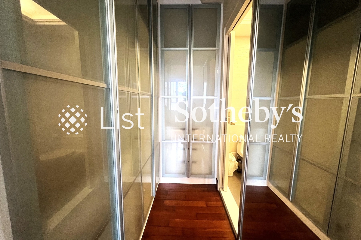 45 Island Road 香島道45號 | Walk-in Closet in Master Bedroom 