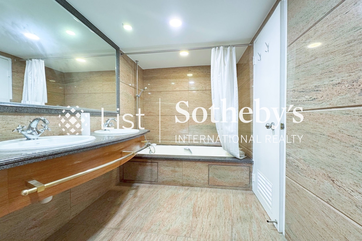 May Tower 梅苑 | Master Bathroom