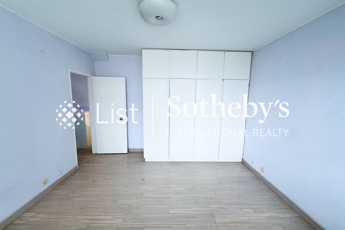 May Tower 梅苑 | Third Bedroom