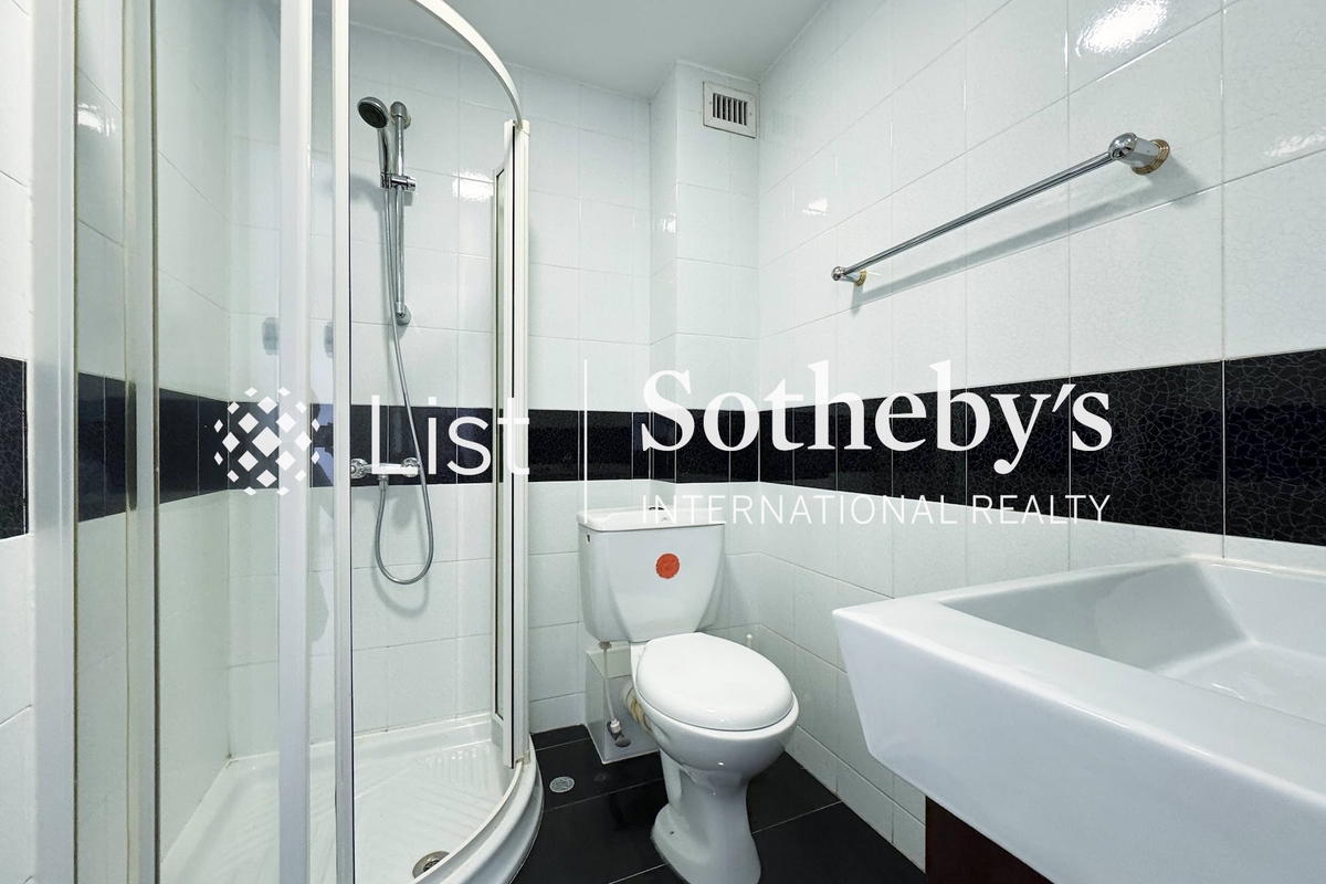 May Tower 梅苑 | Guest Bathroom