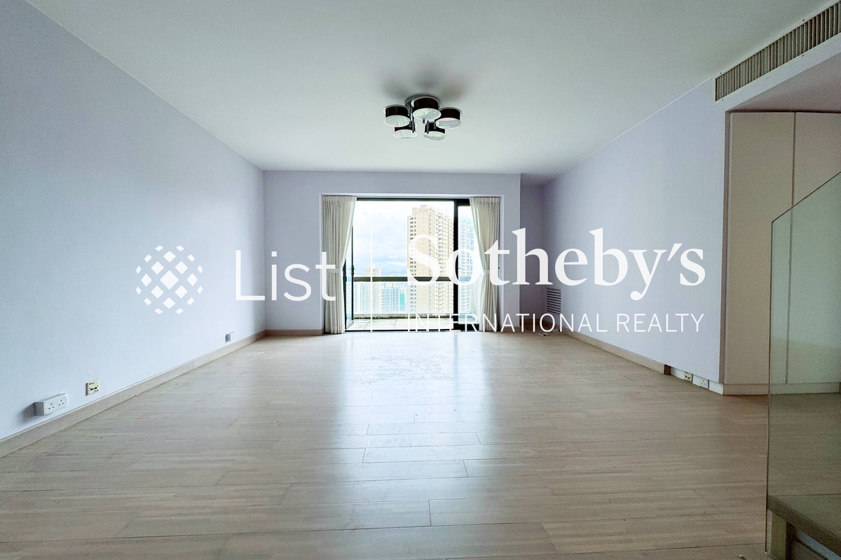 May Tower 梅苑 | Living and Dining Room