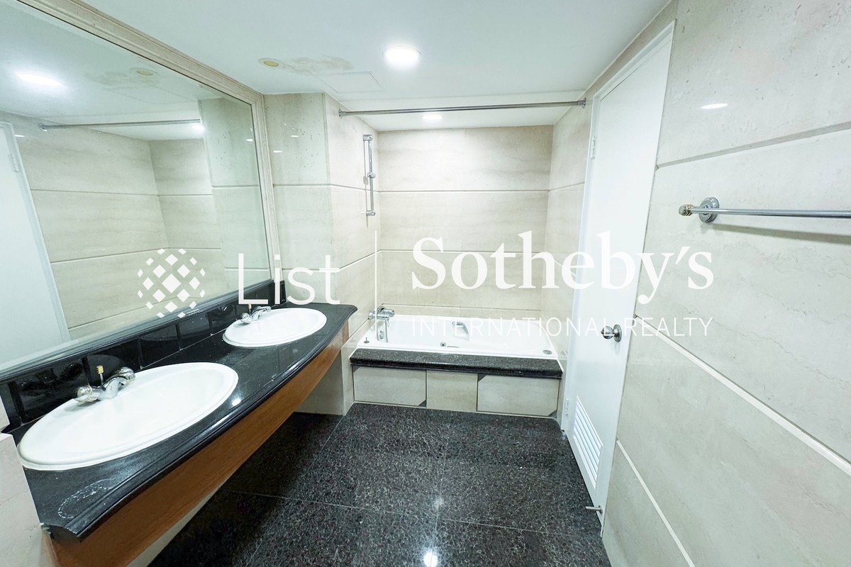 May Tower 梅苑 | Second Bathroom