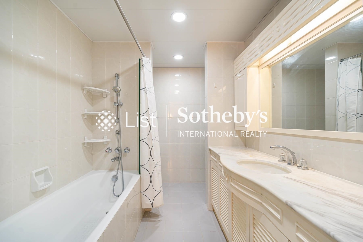 May Tower 梅苑 | Guest Bathroom