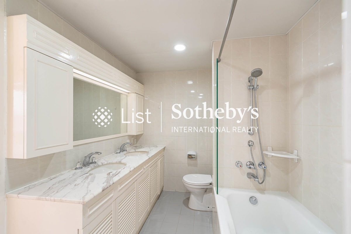 May Tower 梅苑 | Master Bathroom