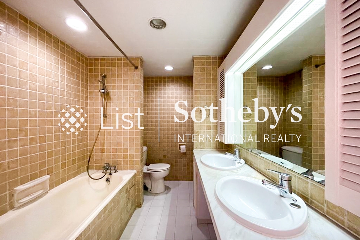 May Tower 梅苑 | Guest Bathroom